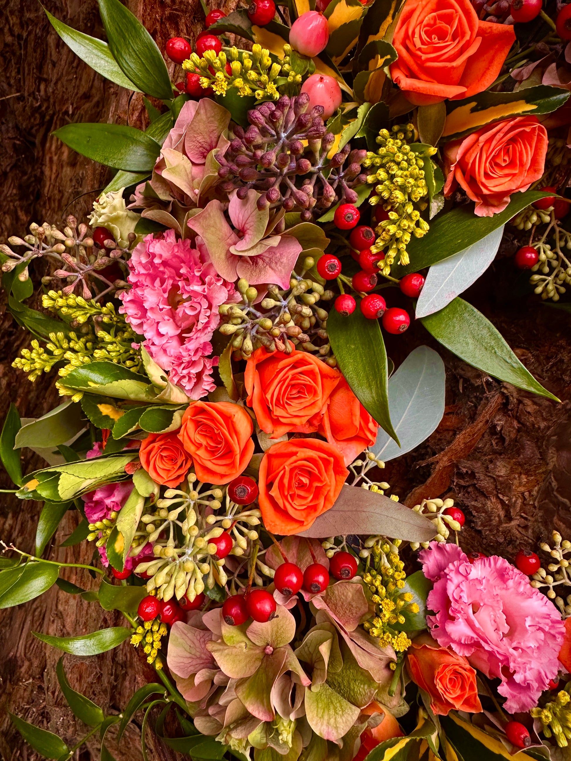 Colourful wreath in shade of pinks and oranges 